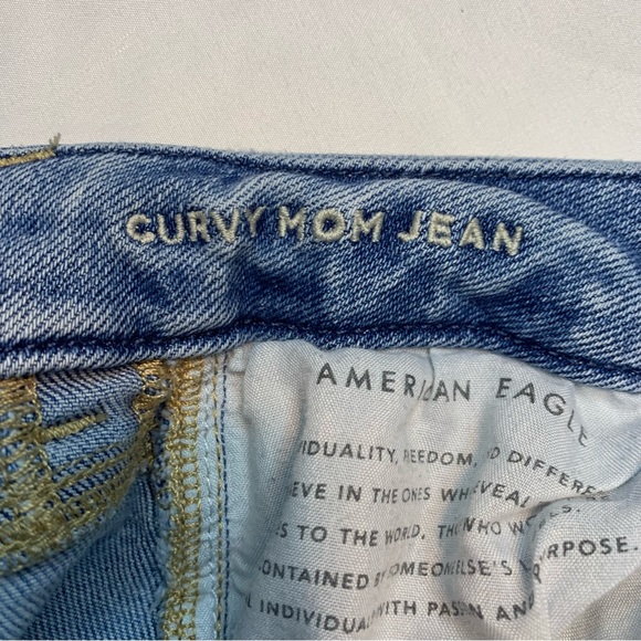 American Eagle Ripped Curvy Mom Jeans - Picture 4 of 5